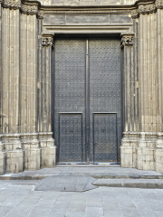Old doors on side of Cathedral de Barcelona