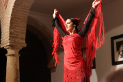 Using a manton (shawl)