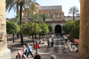 Mezquita courtyard through one of the wlled entrances