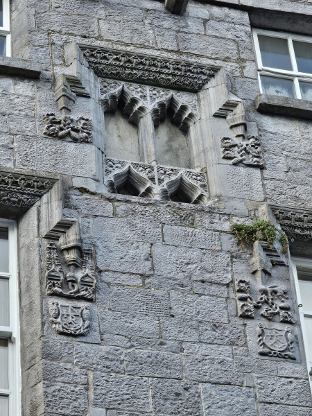 Window in the Lynch Castle was done by imported Iberian artists. It show a strolng Muslim influence.