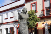 Statue of La Paquera de Jerez a famous singer from this barrio