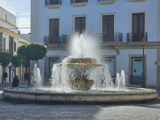 Fountain at C. Larga and C. Honda on a windy Sunday