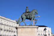 The horse in this statue in Puerta del Sol looks like it has been impaled by the crane.