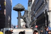 El Oso y El Madroño (The Bear and the Strawberry Tree); Yes, the bear is eating the leaves; Yes, this is part of the Madrid coat of arms. No, don't ask me why.