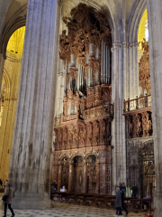 Soaring organ pipes