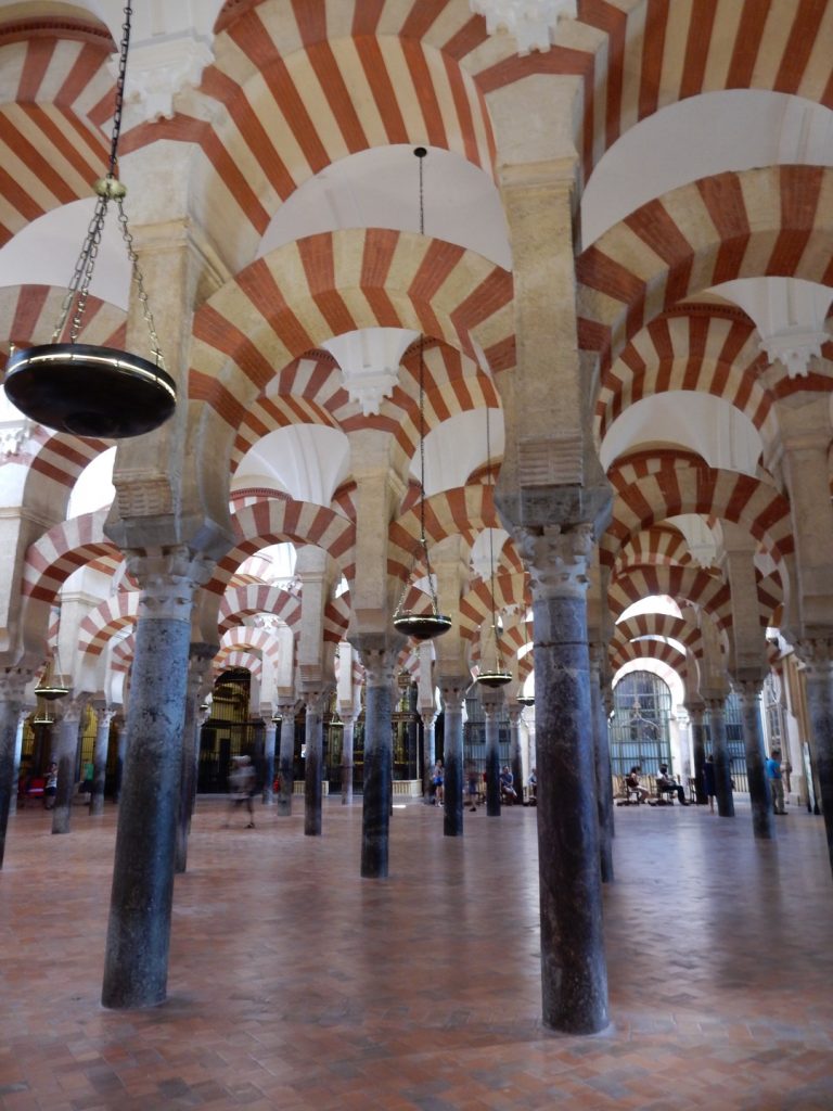 Columns and arches in the mezquita.