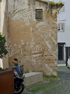 Can you see the face?